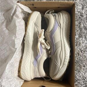 Vans Women's UltraRange Neo VR3 Beige and Purple Sneakers